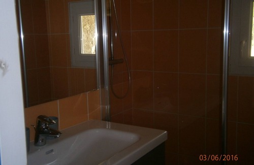 Saint-Pierre-de-Vassols Cottage | Ground floor apartment in provencal area