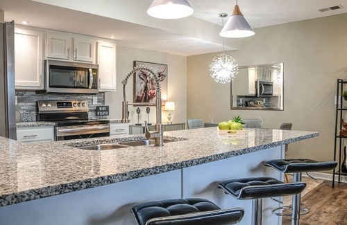 Shepherdsville Apartment | ground level flat with washer-dryer & easy parking