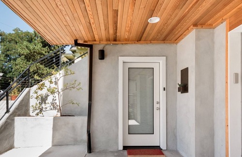 Portland Apartment | Ground Level Walkout in Modern Architecture Townhouse
