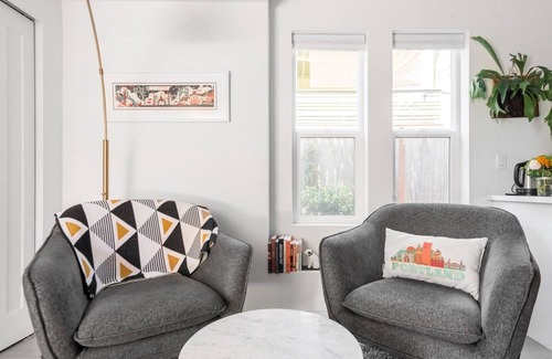 Portland Apartment | Ground Level Walkout in Modern Architecture Townhouse