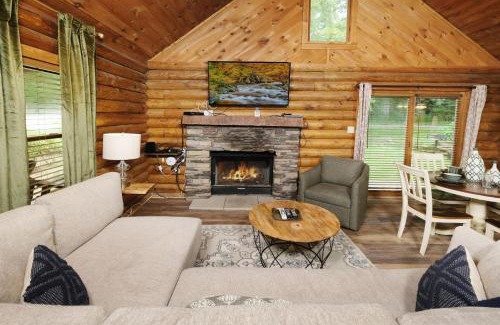 Gatlinburg - Pigeon Forge Villa | Grove Creek Cabin