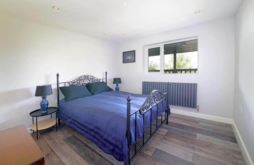 Webbington House | Grove Lodge, Contemporary Cabin in Mendip Hills