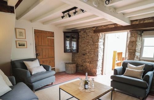 Glasbury Cottage | GROVESIDE, pet friendly, character holiday cottage in Glasbury