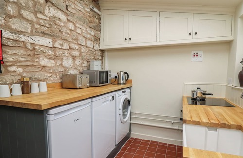 Glasbury Cottage | GROVESIDE, pet friendly, character holiday cottage in Glasbury