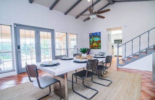 Seguin House | Guadalupe River Oasis-Pool Table-Shuffle Board-5 Bedrooms-Sleeps 12!