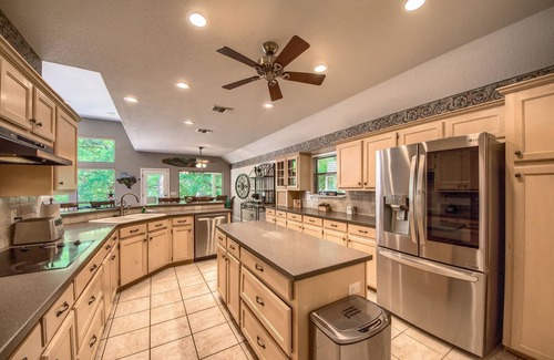 New Braunfels House | Guadalupe Riverfront Home! Multi level deck, fire pit. pool table & 2 dogs!