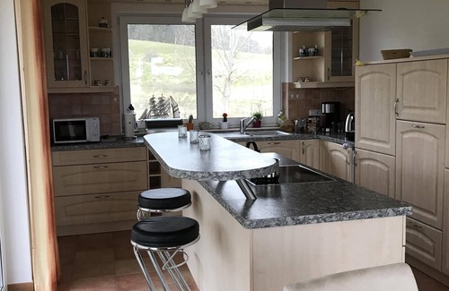 Grubnow House | Guaranteed lake view - thatched roof house on Liddower Strom