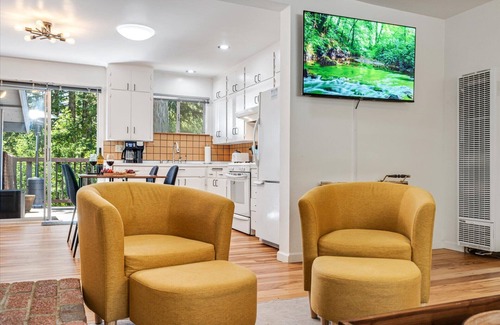 Guerneville House | Guerneville Escape~Timeless Charm Meets Modern Flair w/Redwoods!HtTb/WIFI/Pup