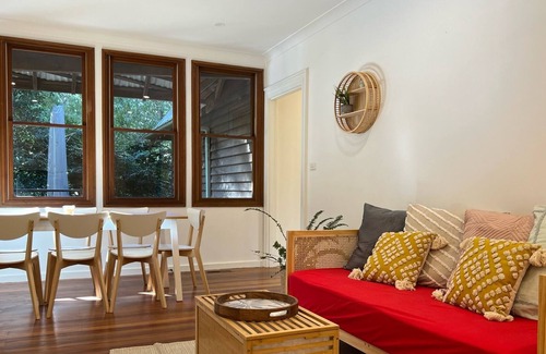Mount Pleasant Cabin | Guest Cabin in Forest Close to Beach & City Centre
