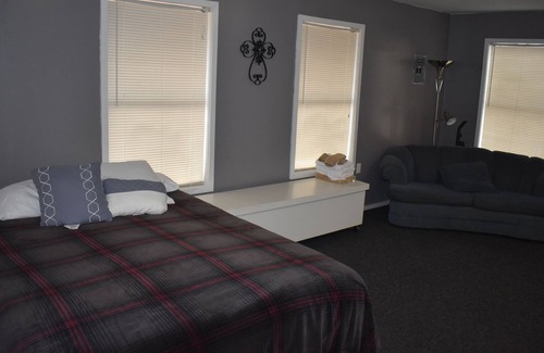 Board Camp Cottage | Guest Cottage - Closest Campground to Wolf Pen Gap's North Trailhead