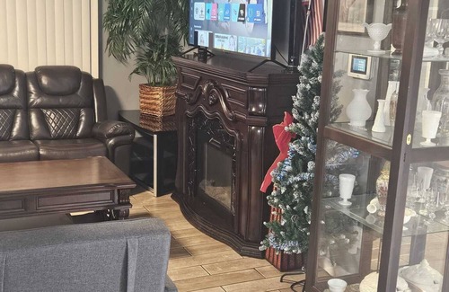 Reynoldsburg House | GUEST-HOUSE #1: Charming 4-bedroom house with AC and Wi-Fi in Reynoldsburg