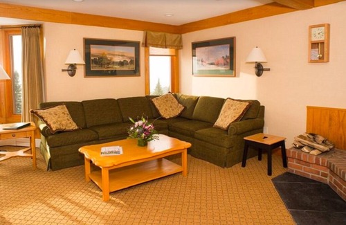 Moscow Ski Chalet | Guest House 2 Bdrm at Trapp Resort Mar 1-8, 2025