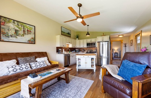 Winterport Apartment | Guest House at Winterport Evergreen Farm