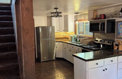 Upper Rattlesnake House | Guest House In the Upper Rattlesnake