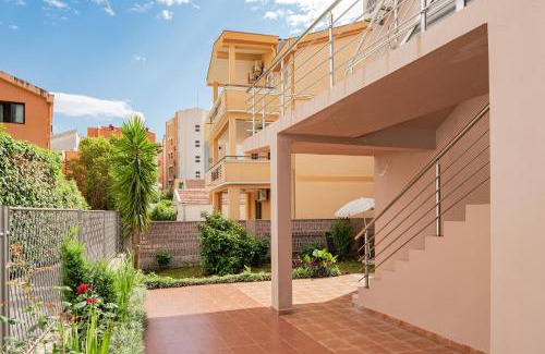 Maini House | Guest House Jasna