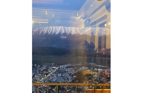 Gjirokaster Apartment | Guest house Laqi