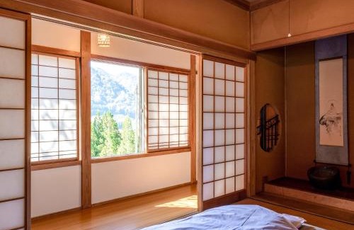 Gokayama House | Guest House Takazuri-KITA