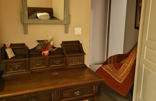 Bernis Bed & Breakfast | Guest Room 'Chambre Marcel Pagnol' with Shared Terrace, Wi-Fi and Air Conditioning