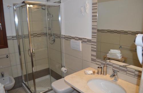Case Peschiera-Lu Fraili House | Guest Rooms Affittacamere