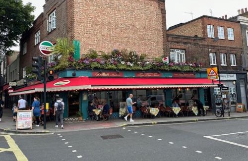Camden Town with Primrose Hill House | GUEST ROOMS in CAMDEN TOWN