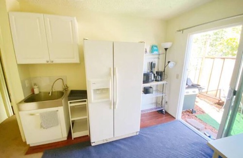 Edenvale House | Guest Unit 1 bedroom, 2-rooms, with private entrance and backyard