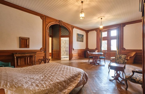 Saint-Geoire-en-Valdaine House | Guesthouse 'Room 1 - La Suite De La Marquise' with Shared Terrace and Garden