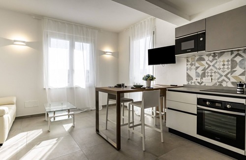 Luni Apartment | GuestHost - Mare Monti Apartment 5