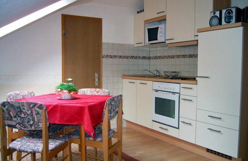 Monreal Apartment | Guesthouse - 4-bed apartment Löwenburg - Apartments Schoor