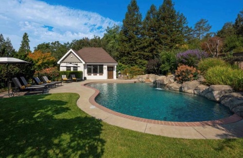 Santa Rosa House | Guesthouse in Santa Rosa