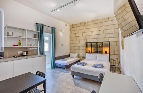 Cospicua Apartment | Guesthouse near waterfront with shared sun terrace and jacuzzi, GOBLU