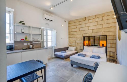Cospicua Apartment | Guesthouse near waterfront with shared sun terrace and jacuzzi, GOBLU