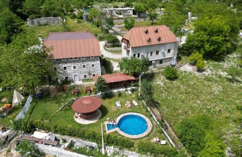 Shale House | Guesthouse prek bjeshka