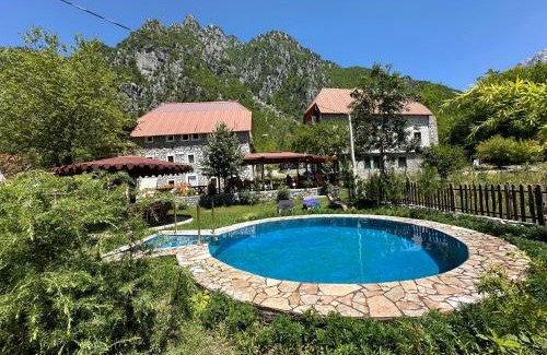 Shale House | Guesthouse prek bjeshka