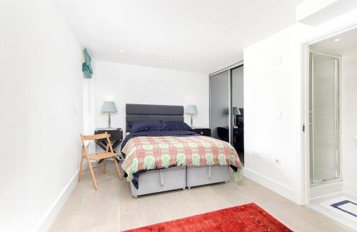 Ravenscourt Park Apartment | GuestReady - Bauhaus Duplex in Shepherd's Bush