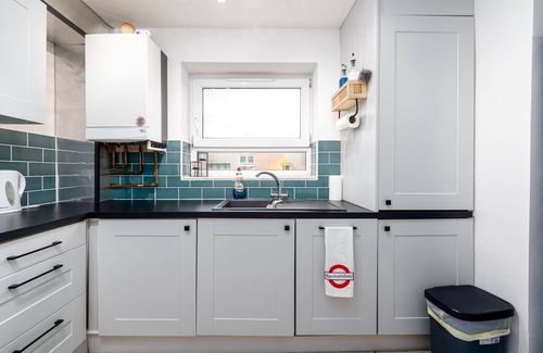 Riverside Apartment | GuestReady - Central Serenity near Tower Bridge
