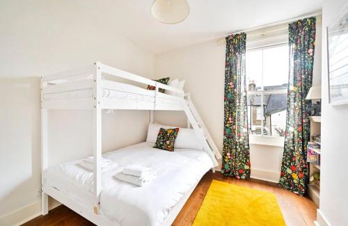 Latchmere Apartment | GuestReady - Family retreat in Battersea