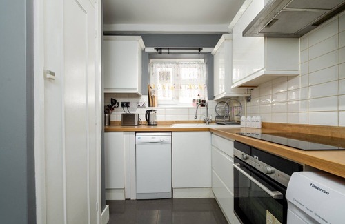 Homerton Apartment | GuestReady - Modern comfort in Hackney