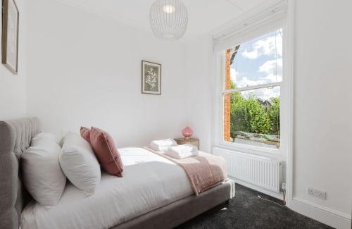 Brondesbury Apartment | GuestReady - Modern Comfort in West Hampstead
