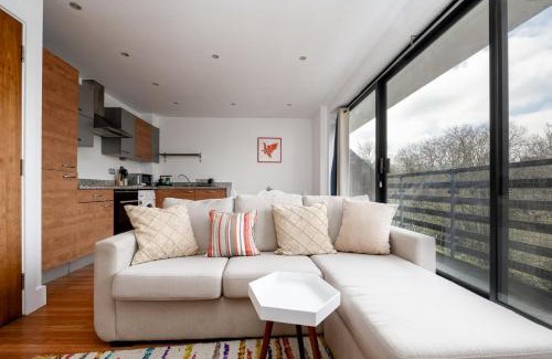 Camberwell Apartment | GuestReady - Modern home with balcony in London