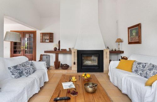 Praia das Macas House | GuestReady - Peaceful beach villa w/parking