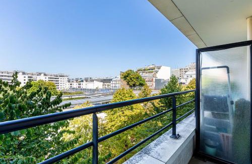 Combat Apartment | GuestReady - Sunny apartment with balcony views