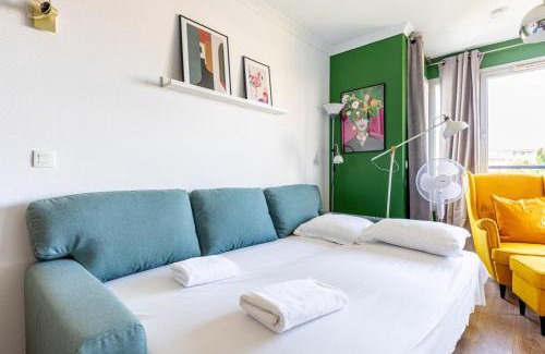 Combat Apartment | GuestReady - Sunny apartment with balcony views