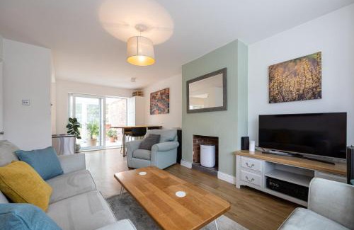 Offerton House | GuestReady - Tranquil Retreat near Bramall Hall