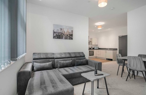 St George's Quarter Apartment | GuestReady – Vibrant living in central Liverpool