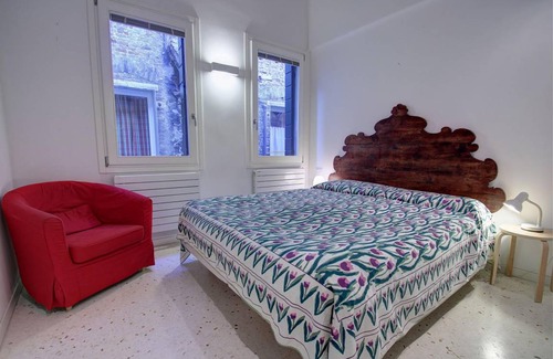 Dorsoduro Apartment | GUGGENHEIM NEXT 10pax, Aircond, Wifi