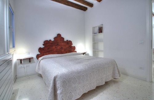 Dorsoduro Apartment | GUGGENHEIM NEXT 10pax, Aircond, Wifi