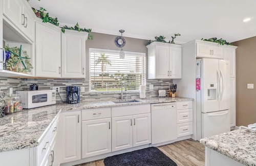 Caloosahatchee House | Gulf Access Paradise: Sunshine, Pool & Perfect Location