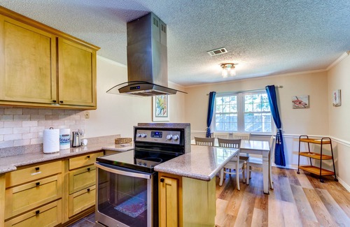 Gulf Breeze House | Gulf Breeze Oasis w/Patio, Grill & Beach Chairs