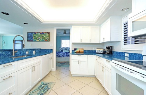 Beachview Country Club Estates Condo | Gulf Front, Top Floor, Two Bedroom Condo with Den - Sundial L405