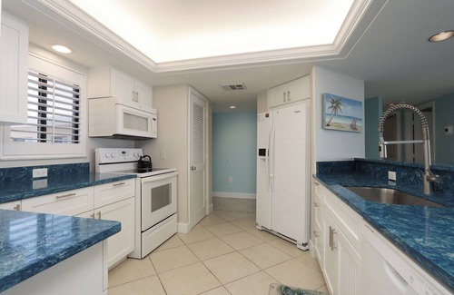 Beachview Country Club Estates Condo | Gulf Front, Top Floor, Two Bedroom Condo with Den - Sundial L405